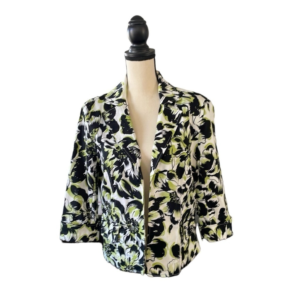 ♥️First Option♥️Women Floral Blazer size (Large)